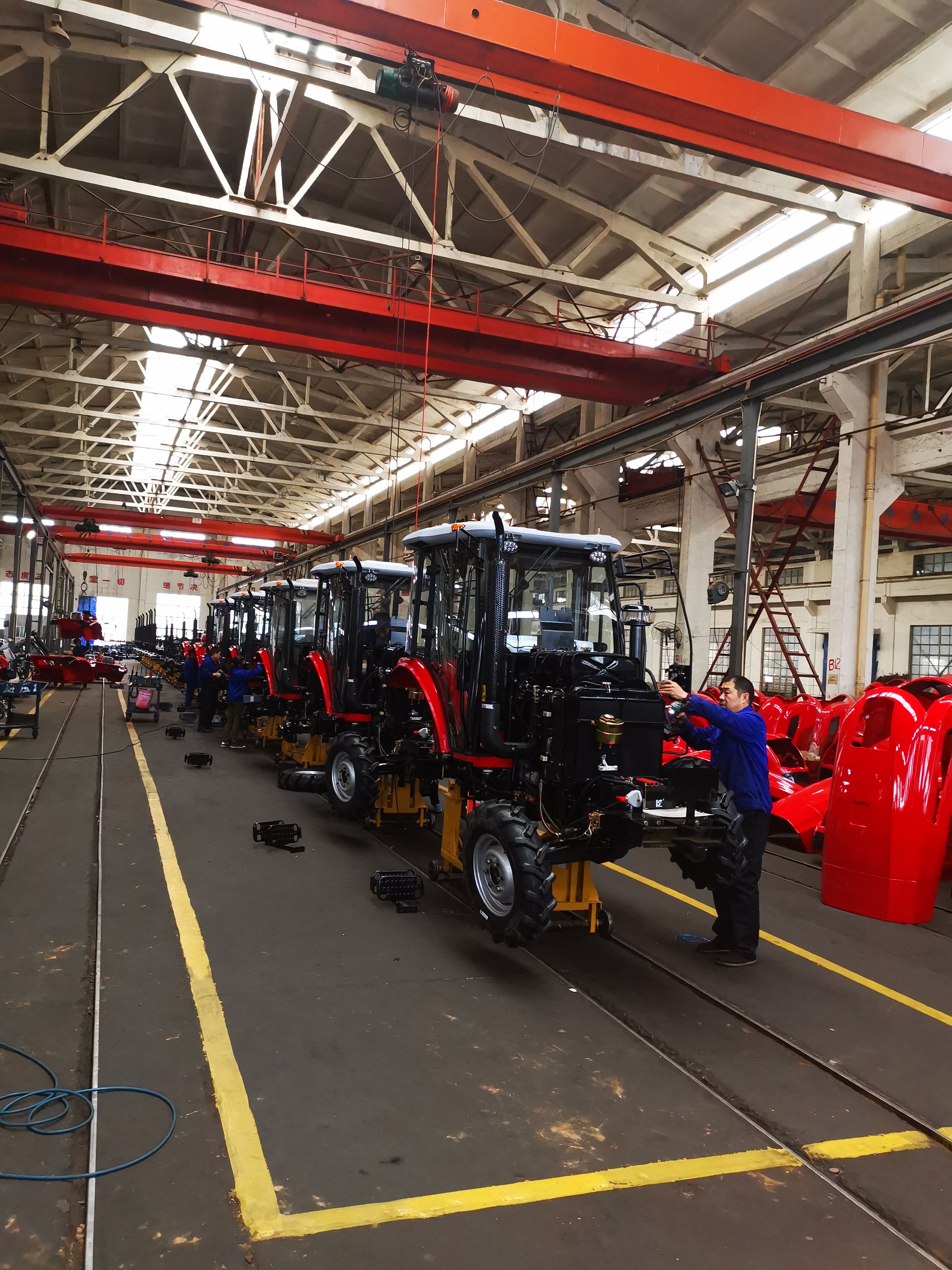 2025 New Tractor Launch: Intelligent Agricultural Machinery Leads the New Wave of Agricultural Modernization