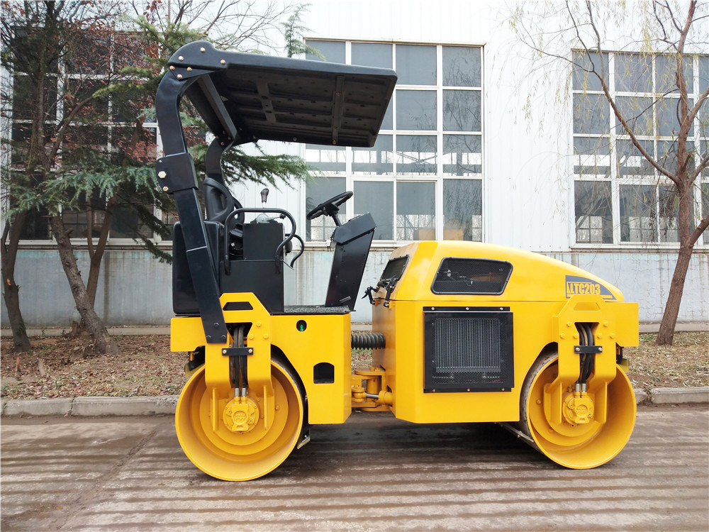 "Iron Army" style | LTC203 road roller, ready for road construction in all seasons!