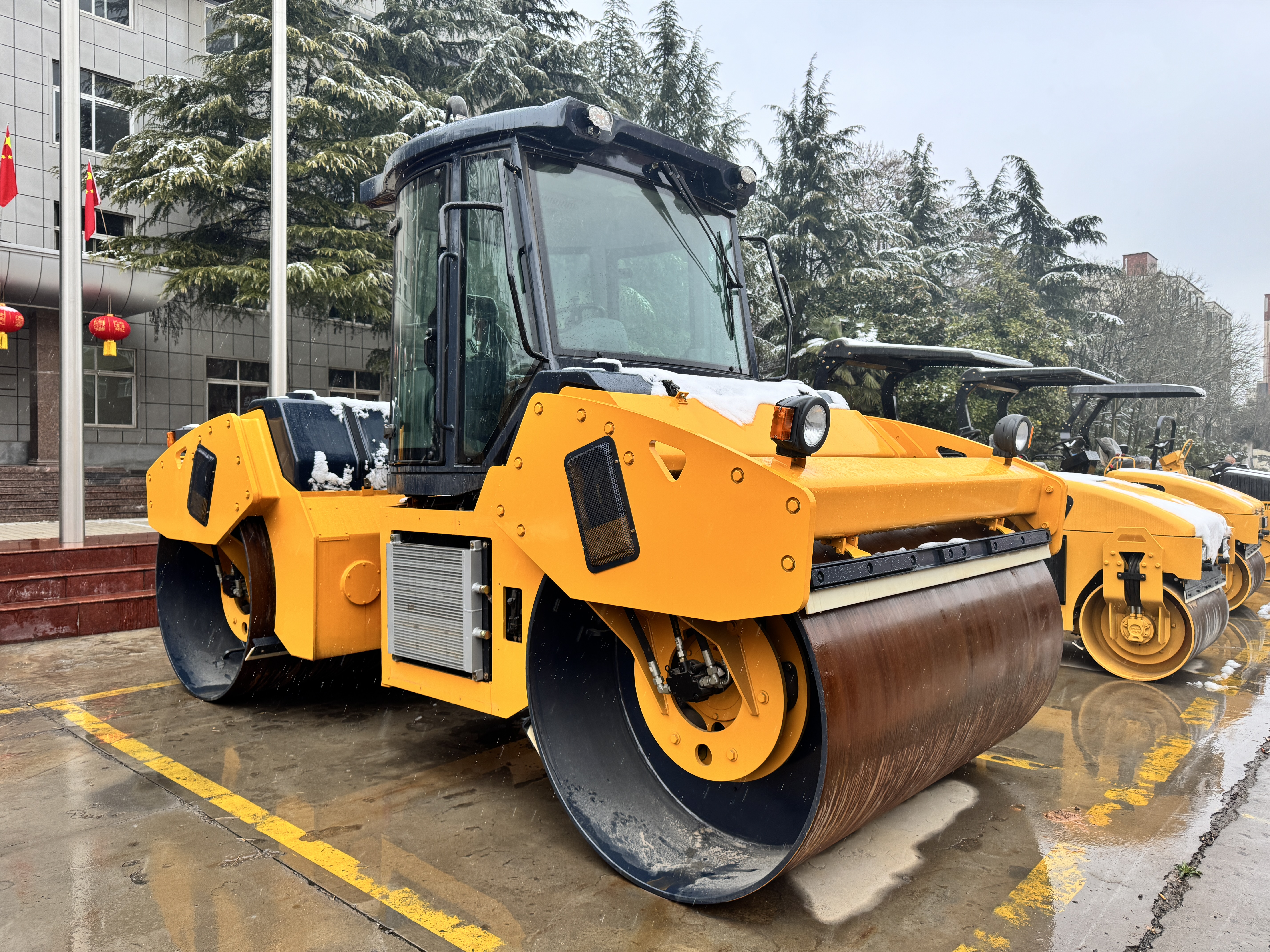 Recommended | 12-Ton Full-Hydraulic Tandem Drum Roller for High-Speed Asphalt Pavement Construction