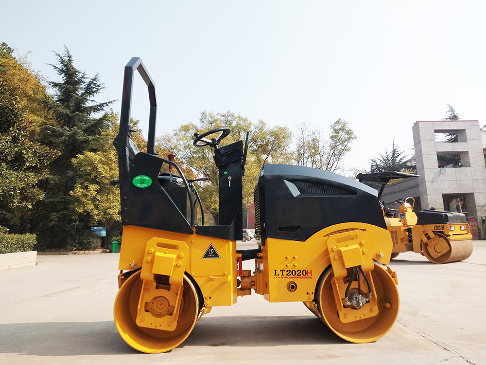 Lutong Fully Hydraulic Double Drum Vibratory Road Roller for Asphalt Pavement Compaction