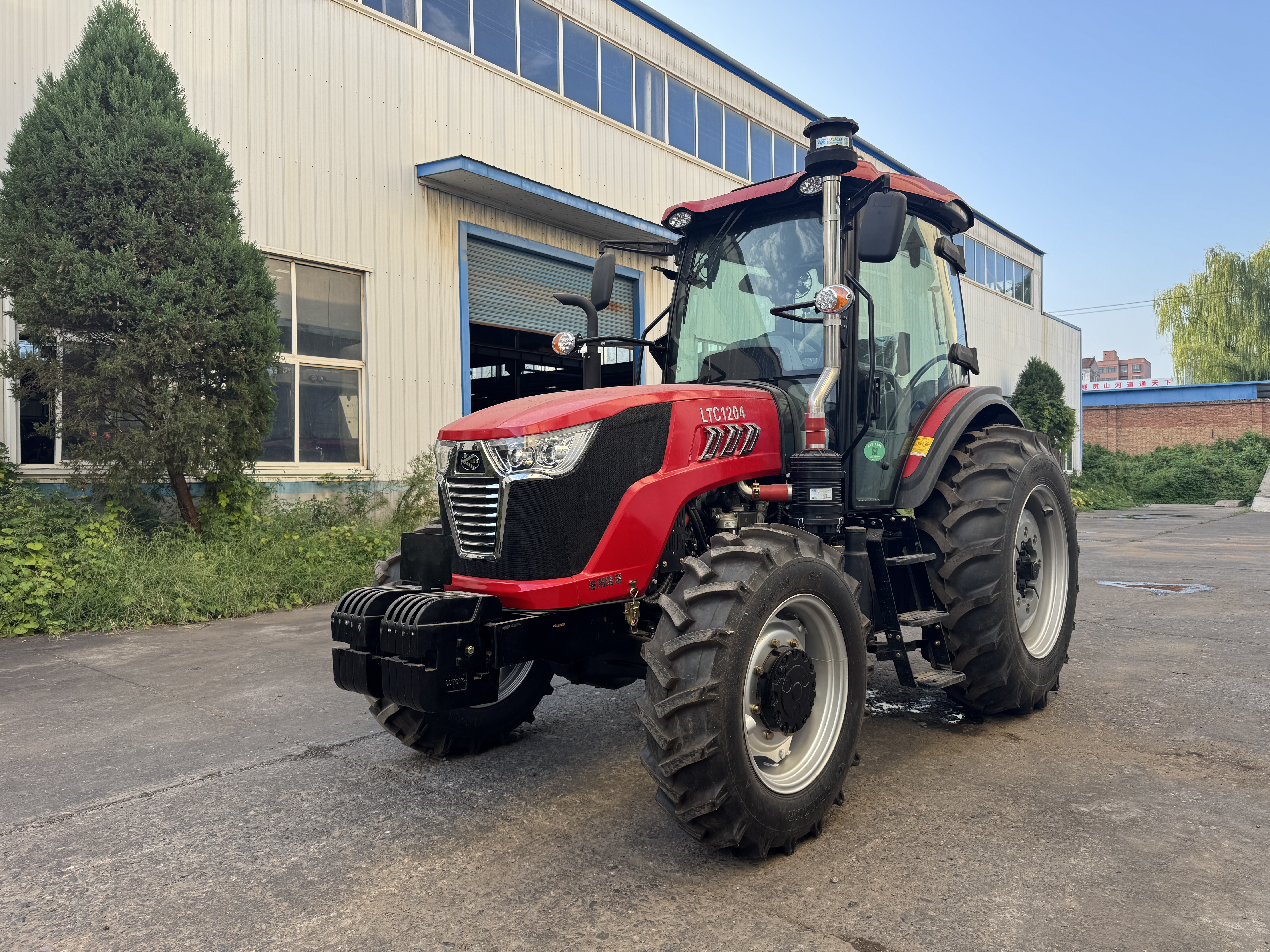 120HP LTC1204 Tractor: Versatile Power for Farming & Daily Transport
